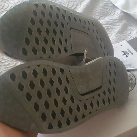 Sneakers - Picture 3 of 4